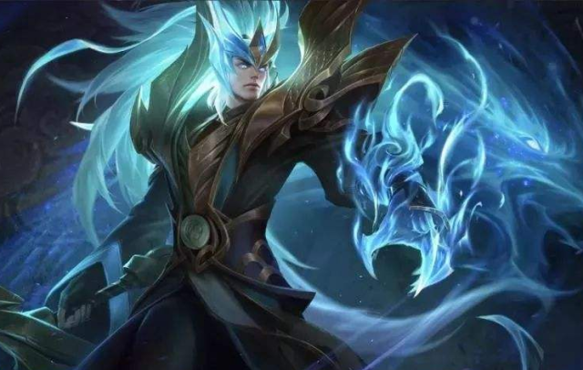 LPL主持小钰晒照：坐上世一王座感受了当T1第6个成员