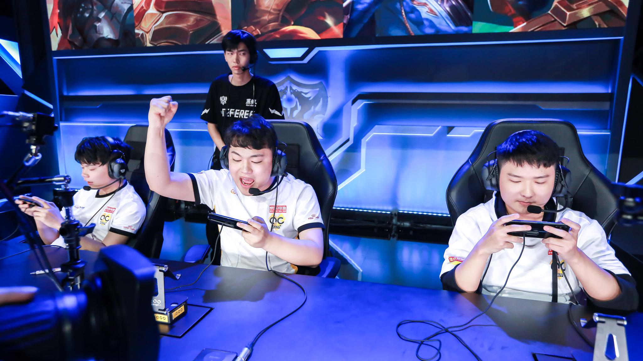 最佳亮点：在2025年BLAST Bounty春季赛中， Spirit 与 Heroic 的比赛